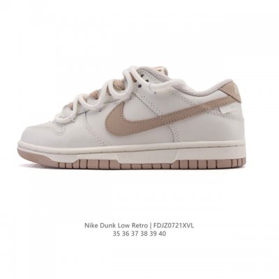 公司级 耐克 Nike Dunk Low Retro 运动鞋复古板鞋2025年新款 女鞋 解构绑带 双鞋带，作为 80 年代经典篮球鞋款，起初专为硬木球场打造，