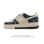 耐克 Nike Air Force 1 '07 Low 空军一号含气垫 小白鞋 低帮百搭厚底增高休闲运动板鞋。柔软、弹性十足的缓震性能和出色的中底设计，横跨复古