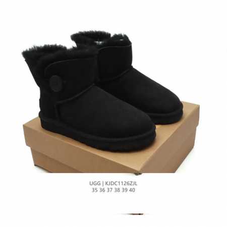 公司级 Ugg雪地靴 纽扣木扣款中筒靴 时尚舒适女鞋 户外雪地靴 俏皮可爱的百变造型， 美国轻奢品牌ugg 平底系列冬季 雪地休闲保暖毛毛雪地靴。官方同步包装 - 点击图像关闭