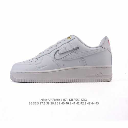 耐克 Nike Air Force 1 '07 Low 空军一号含气垫 低帮百搭厚底增高 小白鞋 休闲运动板鞋。柔软、弹性十足的缓震性能和出色的中底设计，横跨复