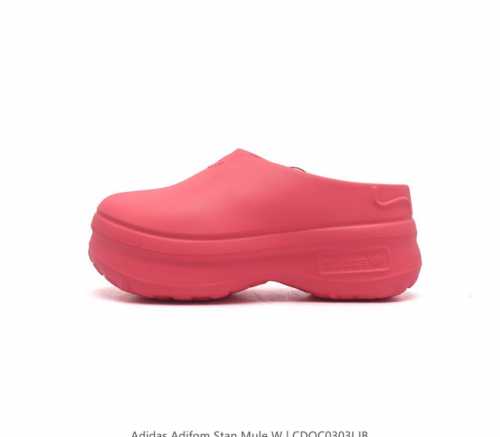 阿迪达斯 Adidas 夏季沙滩涉水百搭休闲拖凉拖鞋 超厚底增高女鞋包头凉拖鞋 采用超轻95% 注塑 Eva塑料,5%泡沫塑料发泡缓震物料成型鞋底 类型 女鞋