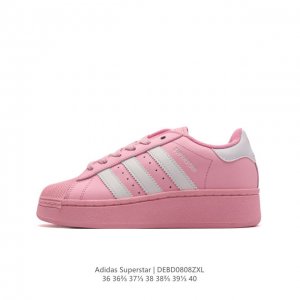 阿迪达斯 Adidas Superstar 三叶草经典贝壳头系列 新款休闲板鞋潮流女士运动鞋 。鞋面柔软皮革材质 标志性的贝壳鞋头，锯齿三条纹，简约的线条。就连