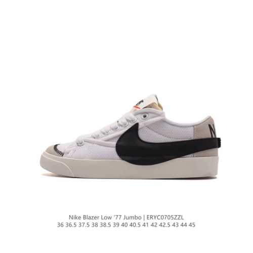 耐克 Nike Blazer Low '77 Jumbo 运动鞋，抓地板鞋，革新重塑经典街头人气鞋款，采用人气传统外观，巧搭大号耐克勾勾设计和宽大鞋带。柔软泡绵