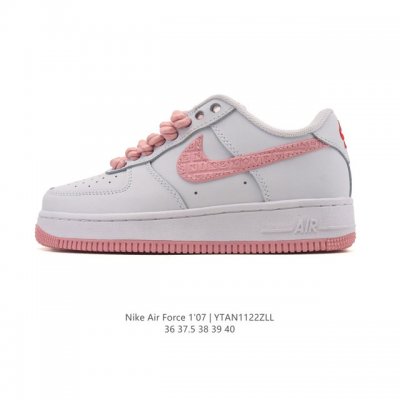 耐克 Nike Air Force 1 '07 Low 空军一号含气垫 低帮小白鞋 百搭厚底增高休闲运动板鞋。柔软、弹性十足的缓震性能和出色的中底设计，横跨复古