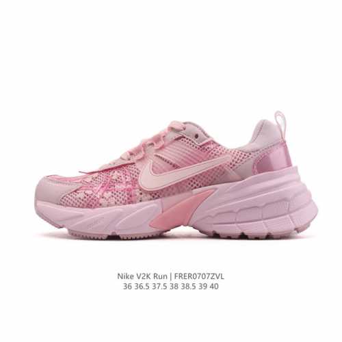 公司级 Nike 耐克 V2K Run 减震防滑 复古低帮运动跑步鞋 超火复古跑鞋，采用太空革组合呼吸网眼布鞋面材质，搭载正确4层组合底模，嵌入Tpu加固稳定模