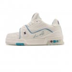 公司级 Lv Skate Sneaker 路易威登 2025年新款运动板鞋 蛇年限定 春夏秀场初次亮相，此次以粒面牛皮革焕新呈现。加垫鞋领和鞋舌援引滑板鞋设计，