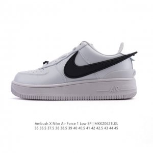 耐克 空军一号 Af1 低帮休闲板鞋 Ambush X Nk Air Force 7 Low Sp 空军一号联名标志性的Swoosh延伸至鞋跟之外，鞋舌和鞋垫上