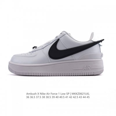 耐克 空军一号 Af1 低帮休闲板鞋 Ambush X Nk Air Force 7 Low Sp 空军一号联名标志性的Swoosh延伸至鞋跟之外，鞋舌和鞋垫上