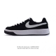 140 nike 耐克 Sb Adversary 中性低帮运动板鞋 滑板鞋。Nike Sb Adversary 滑板鞋回归基本设计。皮革和织物打造的经典外观灵感