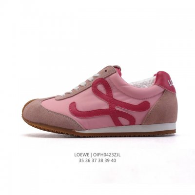 公司级 Loewe 罗意威 Ballet Runner 皮革织物拼接 简约圆头 系带 低帮 运动休闲鞋这双鞋是Loewe新发布的Ballet Runner ，被