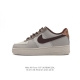 耐克 Nike Air Force 1 '07 Low 空军一号含气垫 低帮百搭厚底增高休闲运动板鞋。柔软、弹性十足的缓震性能和出色的中底设计，横跨复古与现代的