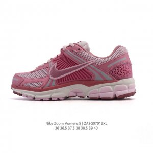 Nike 耐克夏季 Zoom Vomero 5 运动鞋休闲训练跑步鞋。Nike Zoom Vomero 5 女子运动鞋妥帖包覆足部，提供透气支撑效果。耐穿材料组