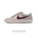 耐克nike Sb Force 58 运动滑板鞋。这是一款将前沿创新带入街头的单品，它具有硫化杯底，具有出色的耐用性和灵活性。使用柔软皮革和帆布拼接，在饰面上放