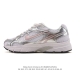 新品 Nike 耐克夏季 Zoom Vomero 20 运动鞋休闲训练跑步鞋。Nike Zoom Vomero系列是耐克的经典跑步鞋系列，以缓震性能和复古风格著