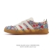 阿迪达斯 Adidas Originals Gazelle Indoor复古三叶草防滑透明橡胶板鞋经典运动鞋 花朵印花 鞋面 这款经典鞋,忠于原版设计,缀撞色三