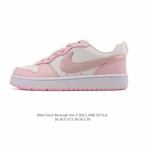 耐克 Nike Court Borough Low 2 Gs 小空军 低帮百搭透气休闲运动板鞋女鞋。经典耐用的设计，兼顾舒适脚感和出众风范，演绎匠心之作。结构性