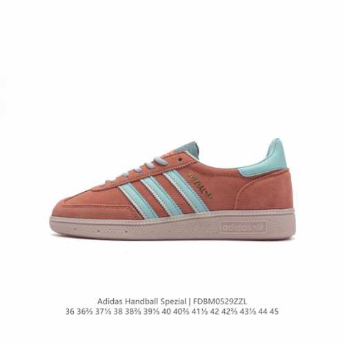 阿迪达斯 Adidas Handball Spezial 三叶草学院风复古休闲板鞋 德训鞋 橡胶底柔软皮革经典运动鞋板鞋。圆头、缝合拼接设计、正面绑带、鞋舌部位