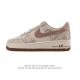 耐克 Nike Air Force 1 '07 Low 空军一号含气垫 低帮 小白鞋 百搭厚底增高休闲运动板鞋。柔软、弹性十足的缓震性能和出色的中底设计，横跨复