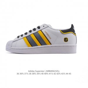 阿迪达斯 Adidas Superstar 2025年新款鞋子 蛇年新款经典贝壳头系列 新款休闲板鞋潮流男女士运动鞋 。鞋面柔软皮革拼接材质 标志性的贝壳鞋头，