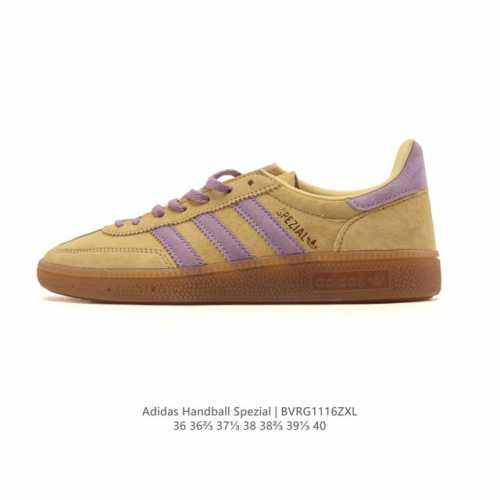 阿迪达斯 Adidas Handball Spezial 低帮三叶草学院风复古休闲板鞋 德训鞋 橡胶底柔软皮革拼接经典运动鞋板鞋。圆头、缝合拼接设计、正面绑带、