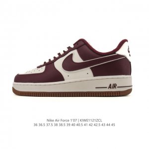 耐克 Nike Air Force 1 '07 Low 空军一号含气垫 低帮 小白鞋 百搭厚底增高休闲运动板鞋。柔软、弹性十足的缓震性能和出色的中底设计，横跨复