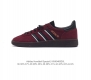 真标 阿迪达斯 Adidas Handball Spezial 三叶草学院风复古休闲板鞋 德训鞋 橡胶底柔软皮革经典运动鞋男女士板鞋。圆头、缝合拼接设计、正面绑