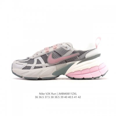Nike 耐克 V2K Run 减震防滑 复古低帮运动跑步鞋 超火复古跑鞋，采用太空革组合呼吸网眼布鞋面材质，搭载正确4层组合底模，嵌入Tpu加固稳定模块,双层