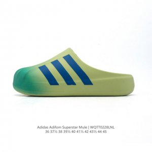 阿迪达斯 Adidas Originals Adifom Superstar 木屐鞋 鸭鸭鞋 潮男女运动板鞋 包头 拖鞋 凉鞋。鞋子由 50% 的天然和可再生材
