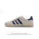 阿迪达斯 Adidas Originals Gazelle Indoor 复古三叶草防滑透明橡胶板鞋经典运动鞋。这款经典鞋,忠于原版设计,缀撞色三条纹和鞋跟饰片