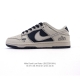 公司级 耐克 Nike Dunk Low Retro 运动鞋复古板鞋，作为 80 年代经典篮球鞋款，起初专为硬木球场打造，后来成为席卷街头的时尚标杆，现以经典细