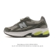 公司级 新百伦 New Balance2010英产做旧鞋款纯色绒运动鞋 厚底增高老爹鞋。此复刻经典鞋款，加入当下大热的户外元素，以曾经篮球鞋款型式样加以打造鞋款