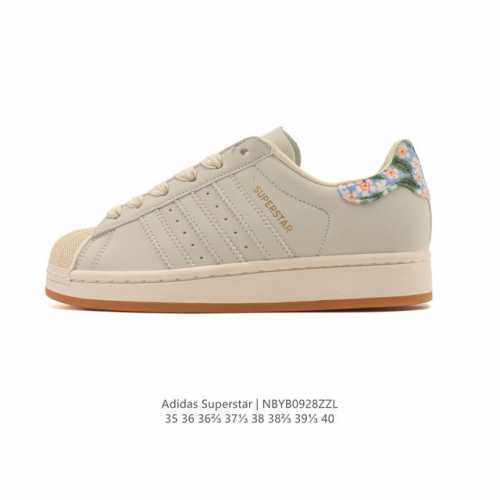 阿迪达斯 Adidas Superstar 2025年新款鞋子 经典贝壳头系列 新款休闲板鞋潮流女士运动鞋 。鞋面皮革拼接材质 标志性的贝壳鞋头，简约的线条。就