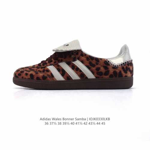 真标 阿迪达斯 德训鞋 经典复古低帮休闲运动慢跑鞋Wales Bonner X Adidas 2025 全新秋冬系列联名鞋款 豹纹织物鞋面经典运动板鞋。该鞋超大