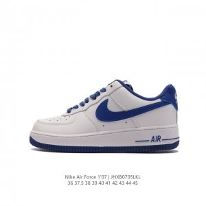 耐克 Nike Air Force 1 '07 Low 空军一号含气垫 低帮百搭厚底增高休闲运动板鞋。柔软、弹性十足的缓震性能和出色的中底设计，横跨复古与现代的