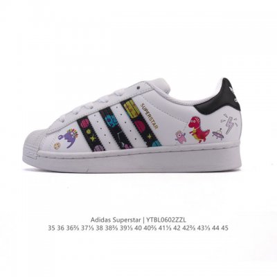真标 阿迪达斯 Adidas Superstar 2025年新款鞋子 蛇年新款经典贝壳头系列 卡通印花 新款休闲板鞋潮流女士运动鞋 。鞋面柔软皮革拼接材质 标志