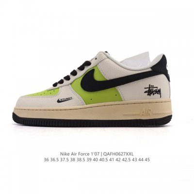 公司级 耐克 Nike Air Force 1 '07 Low 空军一号含气垫 小白鞋 低帮百搭厚底增高休闲运动板鞋。柔软、弹性十足的缓震性能和出色的中底设计，
