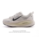 耐克 Nike Vomero 18 厚底增高老爹运动跑步鞋。全新 Vomero 提供比以往更多的緩衝效能以及該系列有史以來最高的鞋底高度，結合 Nike 的 Z