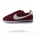 nike Classic Cortez Nylon 耐克阿甘鞋男女子运动鞋。秉承元年款经典风格，糅合防水鞋面设计，令双足保持干爽舒适。防水锦纶鞋面强势抵御风雨侵