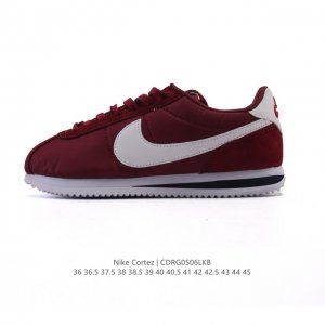 nike Classic Cortez Nylon 耐克阿甘鞋男女子运动鞋。秉承元年款经典风格，糅合防水鞋面设计，令双足保持干爽舒适。防水锦纶鞋面强势抵御风雨侵