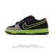真标 耐克 男女鞋 Nike Dunk Low 运动鞋复古板鞋。尽情迈步，彰显个性风采。采用柔软皮革鞋面，经久耐穿，塑就如元年款 Dunk 般的复古质感。全掌型