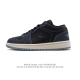 真标 耐克 乔丹Air Jordan 1 Low Aj1 乔1 乔丹1代Aj1 低帮复古文化休闲运动篮球鞋。从1985 年面世的元年款汲取设计灵感，采用简洁大方