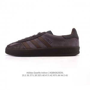 阿迪达斯 Adidas Originals Gazelle Indoor复古三叶草防滑透明橡胶板鞋经典运动鞋。这款经典鞋,忠于原版设计,缀撞色三条纹和鞋跟饰片。