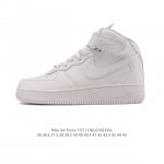 公司级 头层皮 耐克 Nike Air Force 1 '07 空军一号含气垫 小白鞋 秋冬新款 加厚 中帮魔术贴 百搭厚底增高休闲运动板鞋。柔软、弹性十足的缓