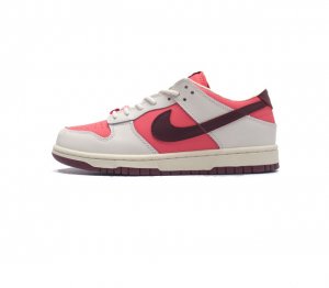 真标 耐克 Nike Dunk Low 运动鞋复古滑板鞋 尽情迈步 彰显个性风采 采用天然皮革 经久耐穿 塑就如元年款 Dunk 般的复古质感 鞋头透气孔 搭配