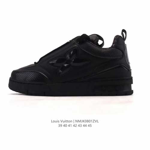 公司级 Lv Skate Sneaker 路易威登 2025年新款运动板鞋 蛇年限定 春夏秀场初次亮相，此次以粒面牛皮革焕新呈现。加垫鞋领和鞋舌援引滑板鞋设计，