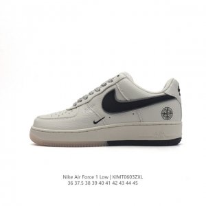 耐克 Nike Air Force 1 '07 Low 空军一号含气垫 低帮百搭厚底增高休闲运动板鞋。柔软、弹性十足的缓震性能和出色的中底设计，横跨复古与现代的