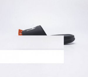 斯图西联名款stussy X Nike Benassi 拖鞋 一字拖男女凉拖鞋沙滩鞋 一直广受青睐的nike Sportswear 主打单品搭载了独具特色的鞋款