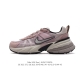 Nike 耐克 V2K Run 减震防滑 复古低帮运动跑步鞋 超火复古跑鞋，采用太空革组合呼吸网眼布鞋面材质，搭载正确4层组合底模，嵌入tpu加固稳定模块,双层