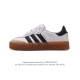Adidas 阿迪达斯 男女同款运动鞋 三叶草SAMBA VELENTINE 休闲鞋 德训鞋 复古板鞋经典运动鞋。一款阿迪达斯的Samba面包鞋，该鞋具有厚实的