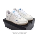 耐克 Nike Air Force 1 '07 Low 空军一号含气垫 小白鞋 低帮百搭厚底增高休闲运动板鞋。柔软、弹性十足的缓震性能和出色的中底设计，横跨复古